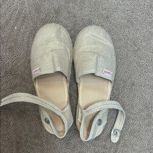 Ciente Glittery Cream Kids Slippers with Strap